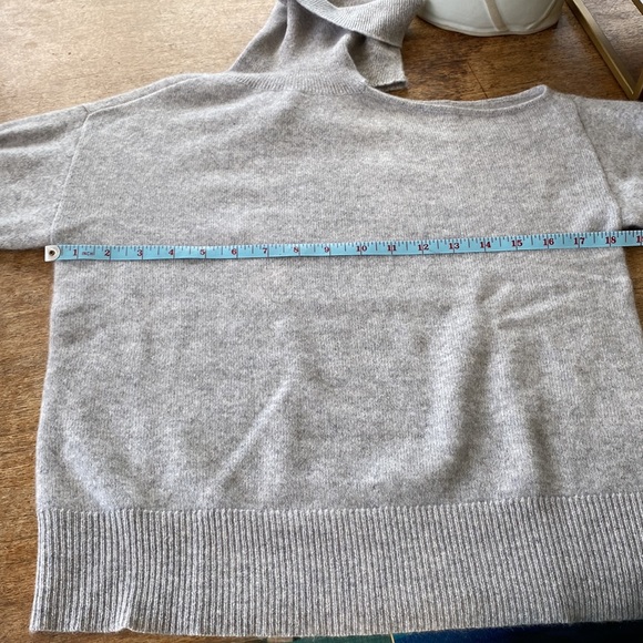 💯 cashmere grey turtle neck sweater - Picture 4 of 4
